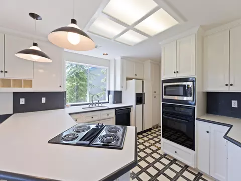 381 Bountiful Path, Redding, CA 96003 photo 5
