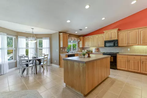 5992 La Quinta Ct, Redding, CA 96003 photo 6