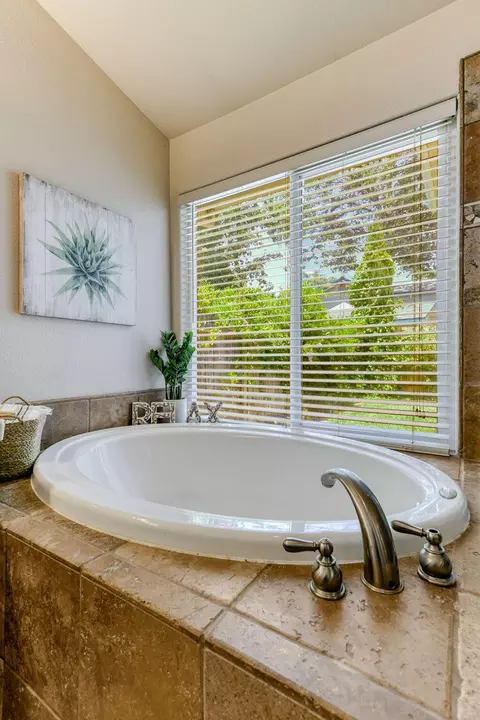 5992 La Quinta Ct, Redding, CA 96003 photo 12