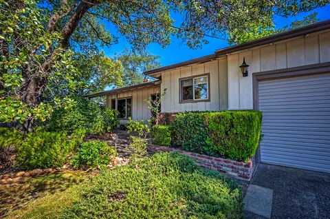1816 Manchester Dr, Redding, CA 96002 photo 4