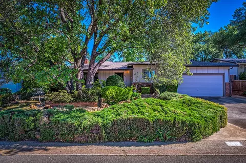 1816 Manchester Dr, Redding, CA 96002 photo 1