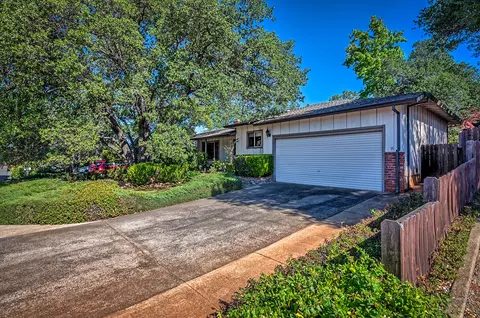 1816 Manchester Dr, Redding, CA 96002 photo 3