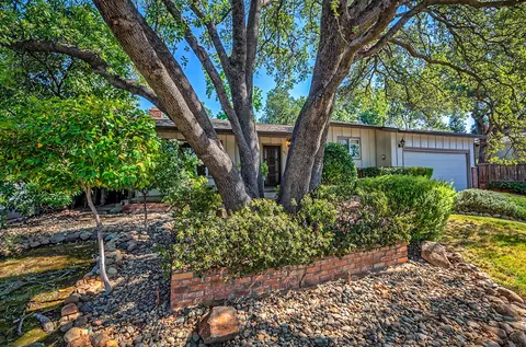 1816 Manchester Dr, Redding, CA 96002 photo 2