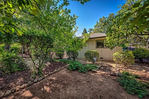 1816 Manchester Dr, Redding, CA 96002 photo 31