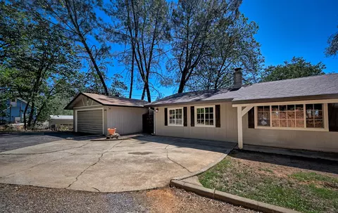 12035 Evans View Ln, Redding, CA 96003 photo 2
