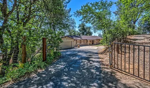 12035 Evans View Ln, Redding, CA 96003 photo 1