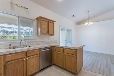 774 Fountain Cir, Redding, CA 96003 photo 4
