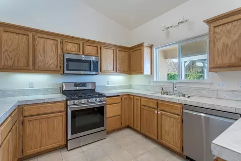 774 Fountain Cir, Redding, CA 96003 photo 3