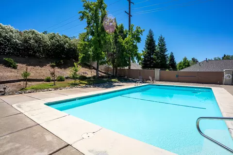 771 Flower Ash Ln, Redding, CA 96003 photo 2