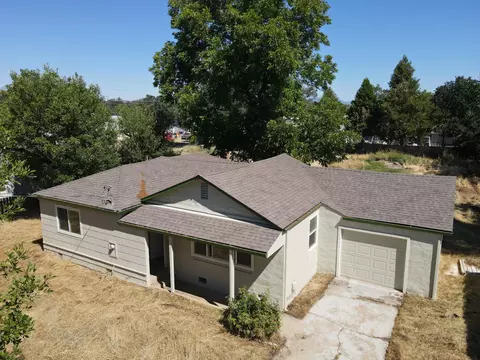 2360 Sacramento Dr, Redding, CA 96001 photo 1