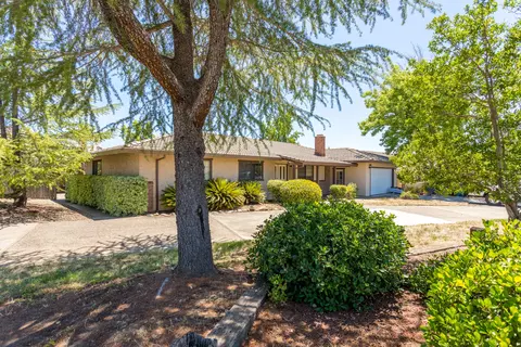 789 Blossom Ct, Redding, CA 96003 photo 1