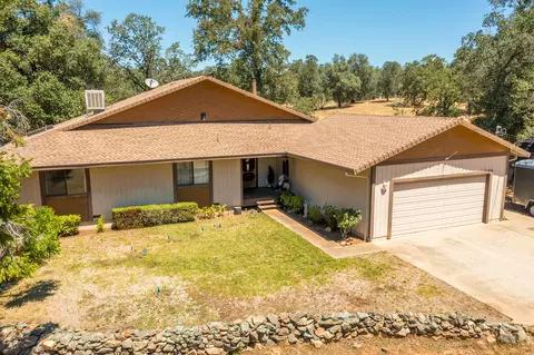15915 Frontiersman Dr, Redding, CA 96001 photo 1