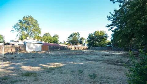 735 Center Ave, Red Bluff, CA 96080 photo 2