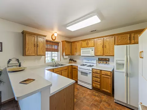 3374 Lyndsey Ln, Anderson, CA 96007 photo 9