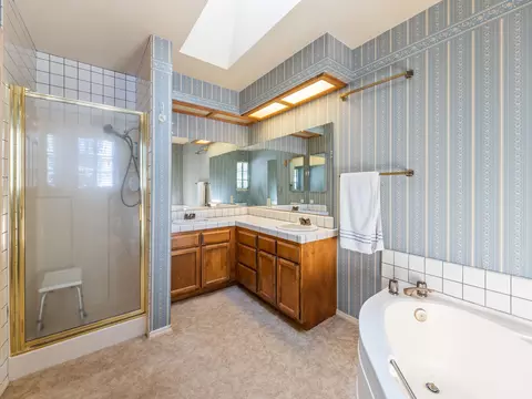 3892 Bluffside Ct, Redding, CA 96002 photo 17
