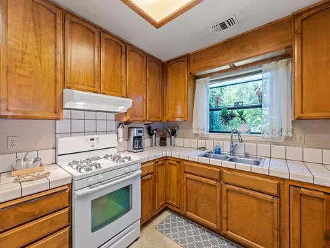 3892 Bluffside Ct, Redding, CA 96002 photo 12