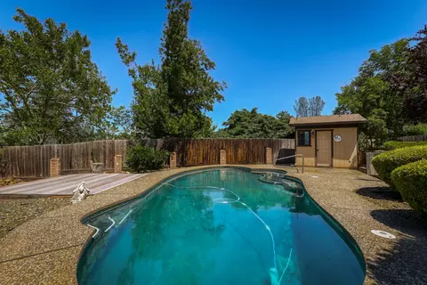 856 Cardiff Ct, Redding, CA 96003 photo 1