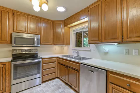 856 Cardiff Ct, Redding, CA 96003 photo 8
