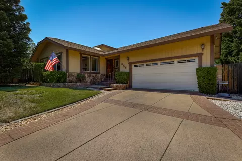 856 Cardiff Ct, Redding, CA 96003 photo 3