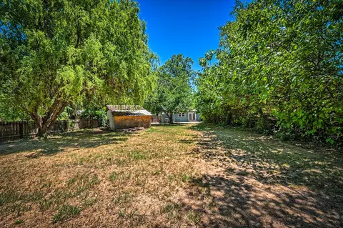 2614 Russell St, Redding, CA 96001 photo 31