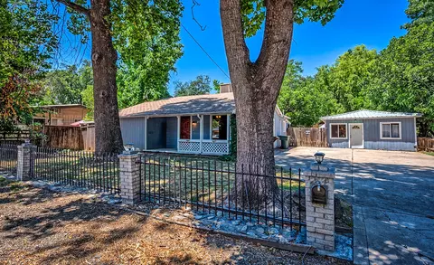 2614 Russell St, Redding, CA 96001 photo 3