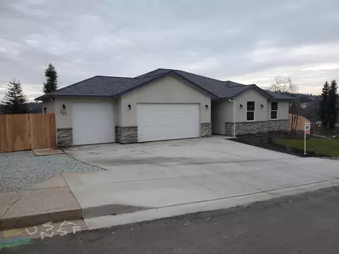 521 Turquoise Ct, Redding, CA 96003 photo 2