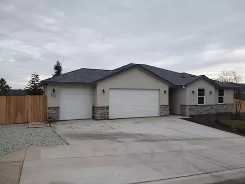 521 Turquoise Ct, Redding, CA 96003 photo 1