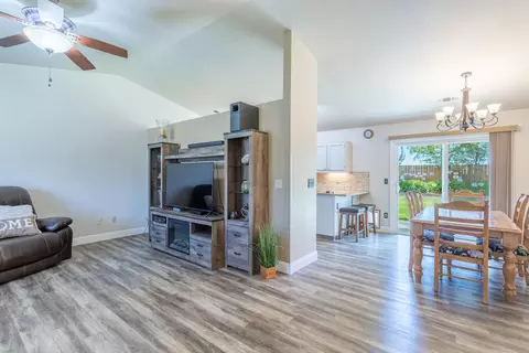 1677 Trumpet Dr, Redding, CA 96003 photo 4