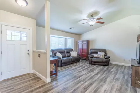 1677 Trumpet Dr, Redding, CA 96003 photo 3