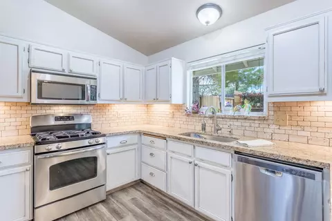 1677 Trumpet Dr, Redding, CA 96003 photo 9