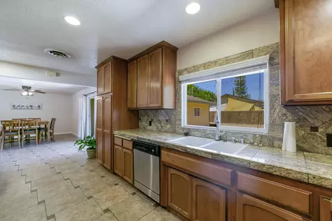 6403 Merle Dr, Redding, CA 96001 photo 10