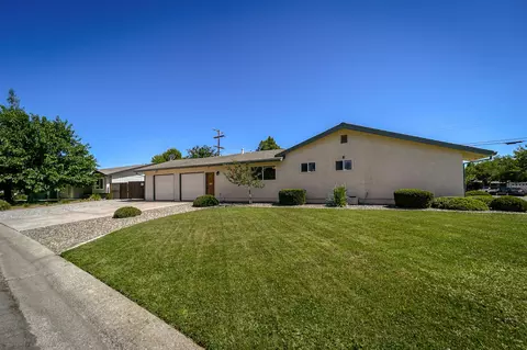 6403 Merle Dr, Redding, CA 96001 photo 4