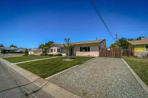 6403 Merle Dr, Redding, CA 96001 photo 2
