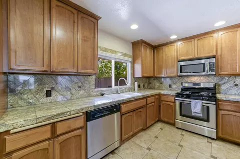6403 Merle Dr, Redding, CA 96001 photo 9