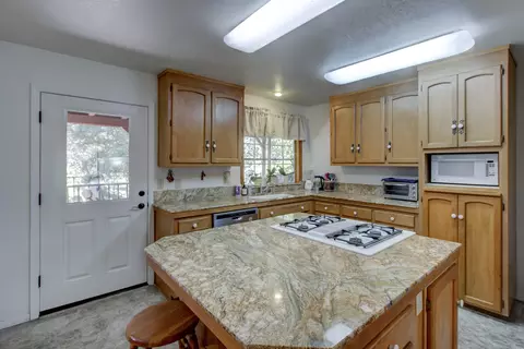 3277 Lake Redding Dr, Redding, CA 96003 photo 23