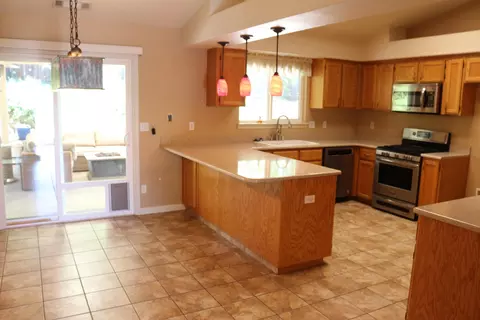 843 Paramount Way, Redding, CA 96003 photo 16