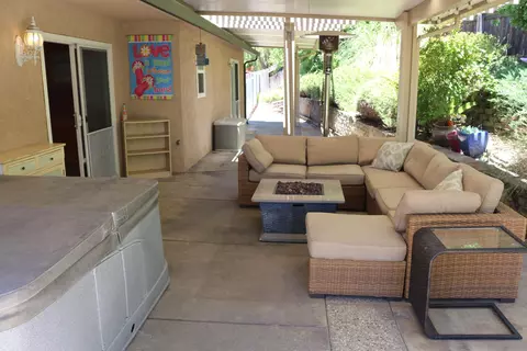 843 Paramount Way, Redding, CA 96003 photo 4