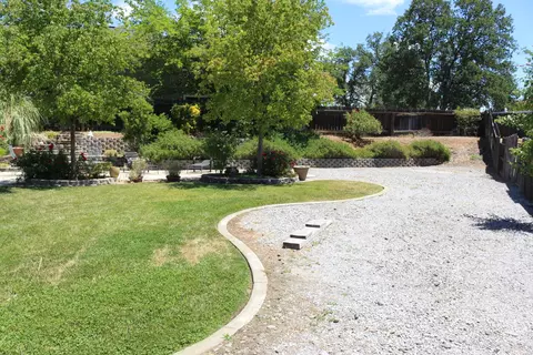 843 Paramount Way, Redding, CA 96003 photo 24