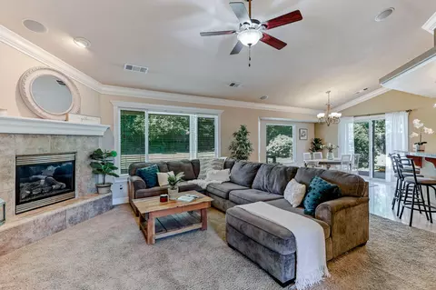 2751 Garnet Ct, Redding, CA 96001 photo 2