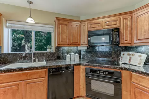 2751 Garnet Ct, Redding, CA 96001 photo 5