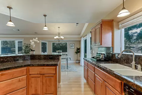 2751 Garnet Ct, Redding, CA 96001 photo 6