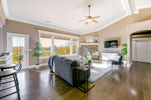1011 Rollingview Dr, Redding, CA 96003 photo 9
