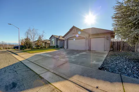 1011 Rollingview Dr, Redding, CA 96003 photo 6