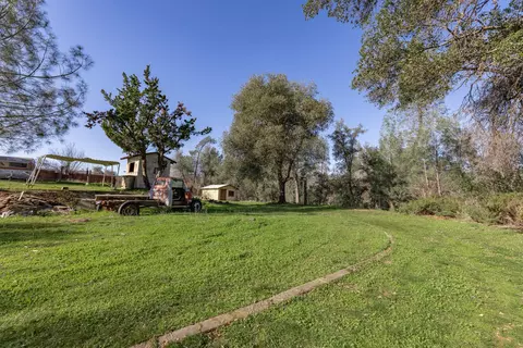 2155 Old Oregon Trl, Redding, CA 96003 photo 1