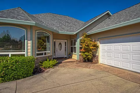 596 El Mango Dr, Redding, CA 96003 photo 4