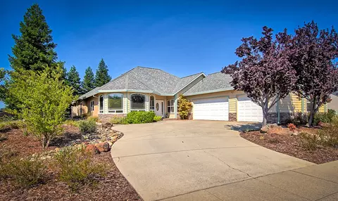 596 El Mango Dr, Redding, CA 96003 photo 1