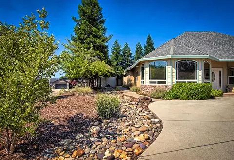 596 El Mango Dr, Redding, CA 96003 photo 2