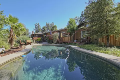 8489 Valley View Rd, Redding, CA 96001 photo 2