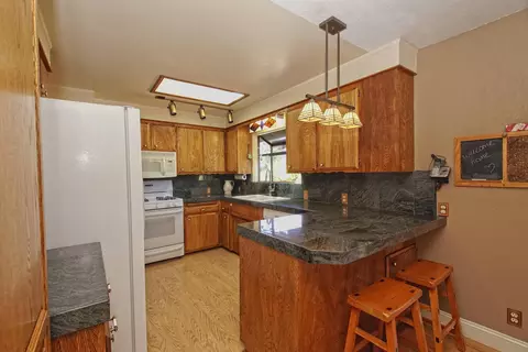 8489 Valley View Rd, Redding, CA 96001 photo 15