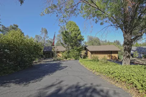 8489 Valley View Rd, Redding, CA 96001 photo 4